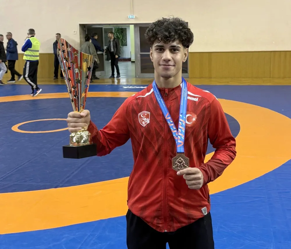 Yunusemreli Güreşçi Kadir Kadiroğlu’ndan Balkanlarda Bronz Madalya