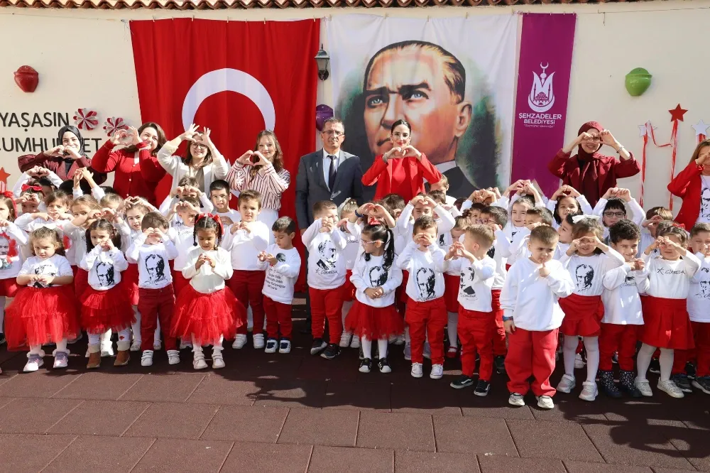 Şehzadeler’de miniklerden Cumhuriyet coşkusu