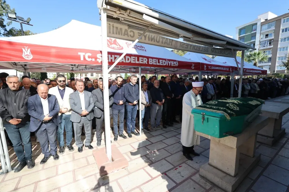 Erdem Yıldırım Babasını Dualarla Son Yolculuğuna Uğurladı