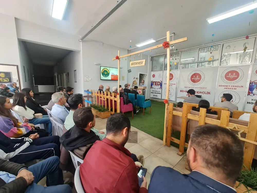 Akhisar Diyanet Gençlik Merkezi’nde “Gençliğin Merkezinde” Programına Yoğun İlgi