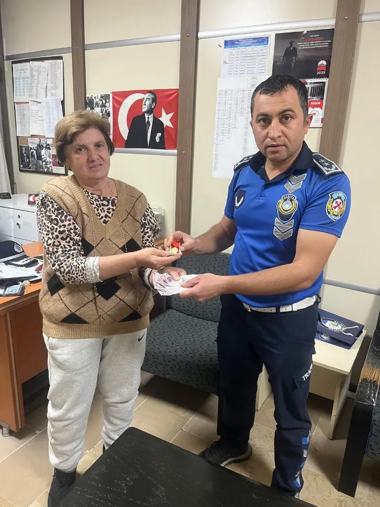 Kayıp Para ve Ziynet Eşyası Sahibine Teslim Edildi