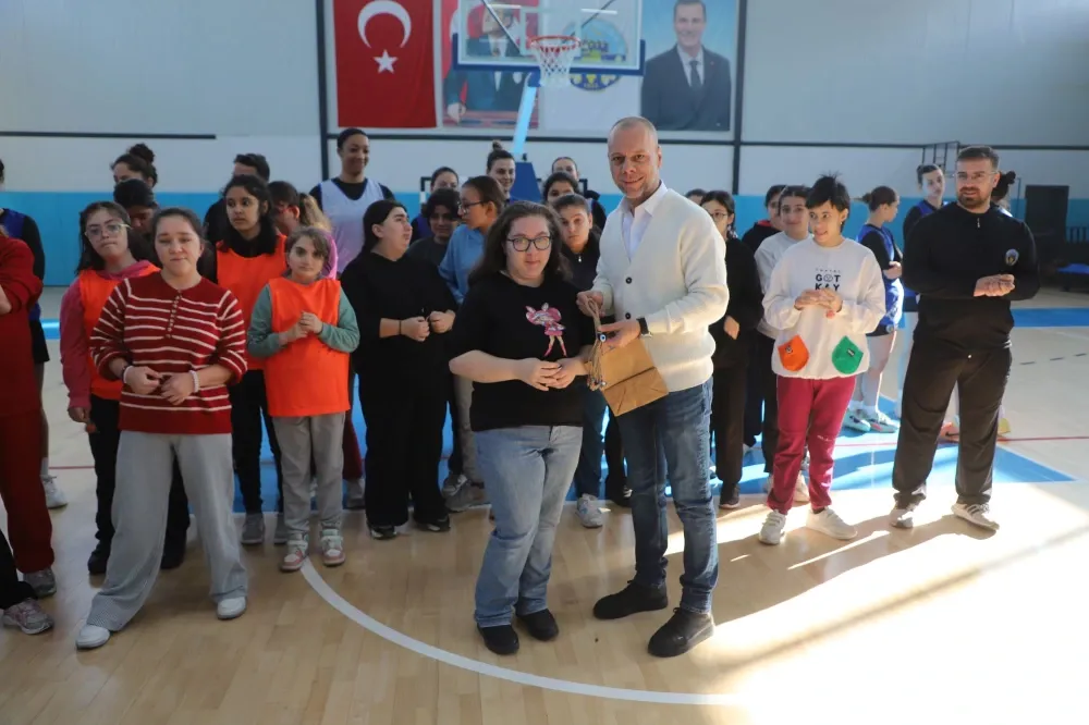 Sevgi kazandı: Turgutlu’da özel çocuklarla maç