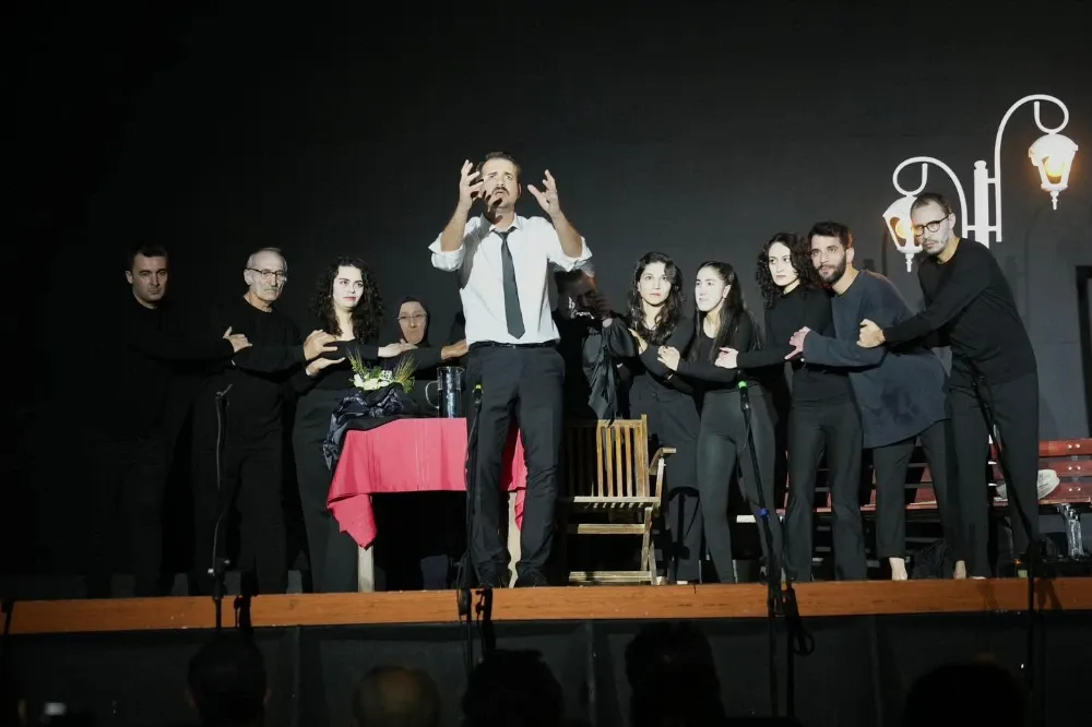 Akhisar’da ‘Ben Ruhi Bey Nasılım?’ oyununa büyük ilgi