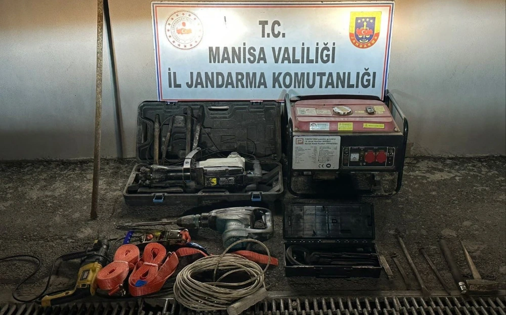 Akhisar’da Ormanlık Alanda Kaçak Kazıya Suçüstü