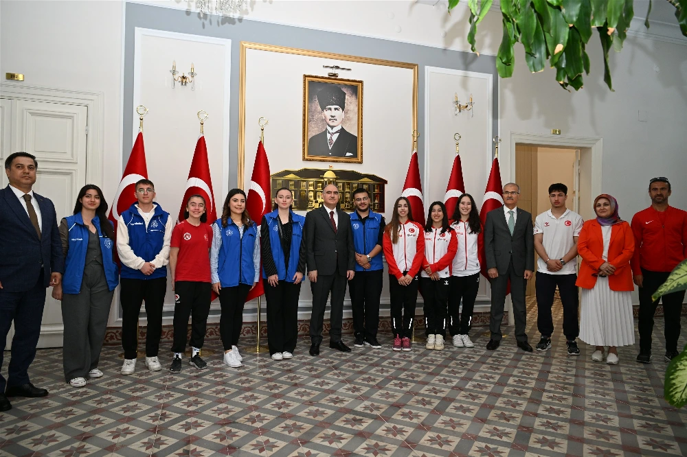 Vali Özkan: “Geleceğimizi İnşa Eden Gençlerimizdir”