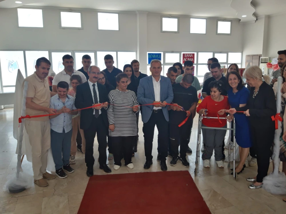 Muradiye Engelsiz Yaşam Merkezi’nde Anlamlı Sergi Açıldı