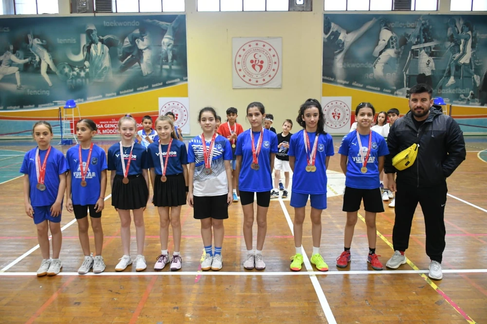 Yunusemreli Badmintonculardan İl Birinciliği