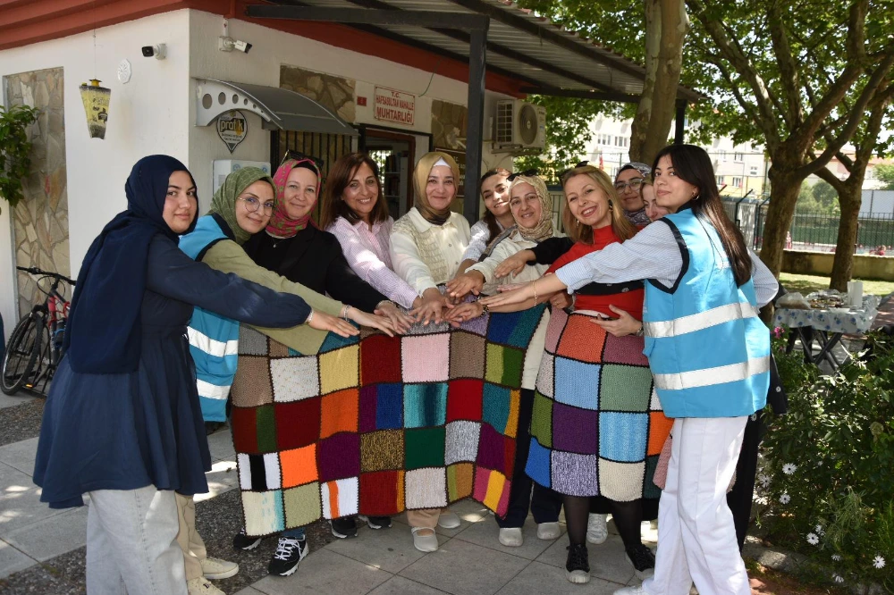 Muradiye Kız Yurdundan “Sevgi Battaniyesi”yle Anlamlı Ziyaret
