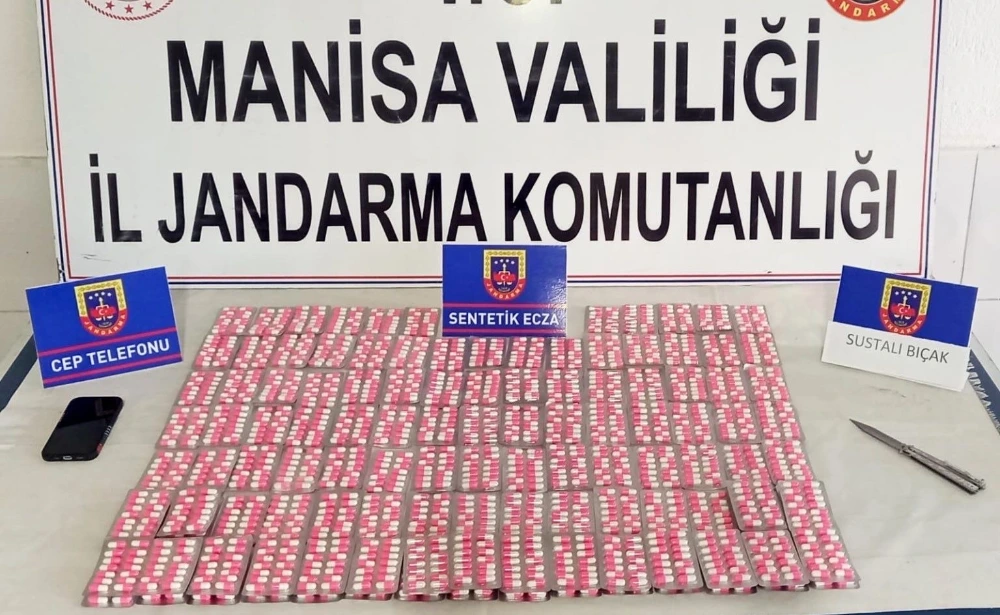 Soma’da Sentetik Ecza Hapı ve Bıçak Ele Geçirildi, 1 Tutuklama