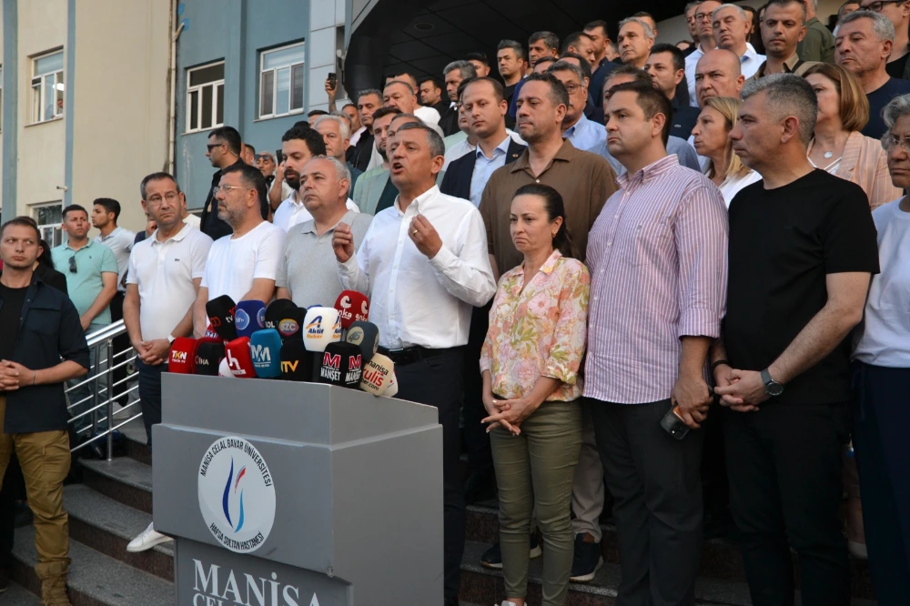 Ferdi Zeyrek Hayatını Kaybetti: Manisa Yasa Boğuldu