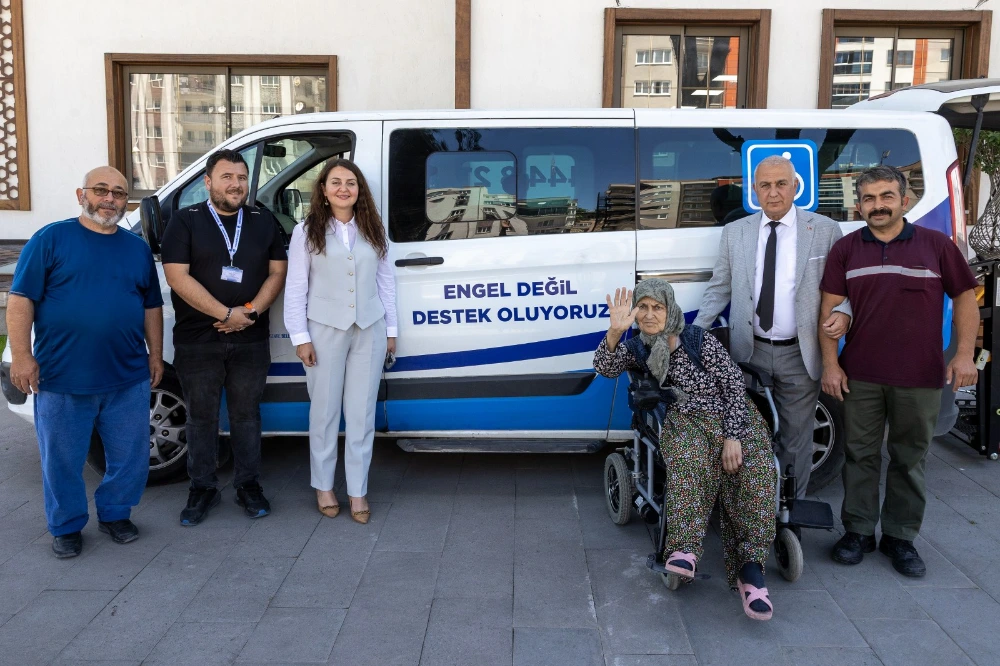 YUNUSEMRE BELEDİYESİ ENGELLİ VATANDAŞLARININ YANINDA