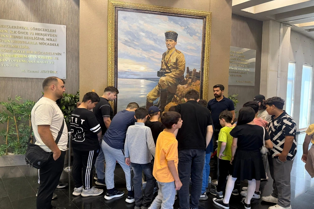 ŞEHZADELER BELEDİYESİ KORUMA ALTINDAKİ ÇOCUKLARA TARİH DOLU BİR GÜN YAŞATTI