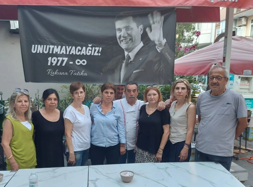 29 Ekim Kadınları Derneği Merhum Ferdi Zeyrek’in anısına lokma hayrında bulundu