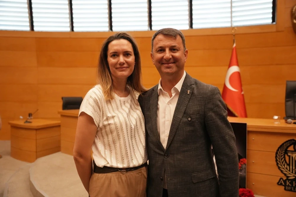 AKHİSAR’IN YENİ BELEDİYE BAŞKANI EKREM KAYSERİLİ OLDU 