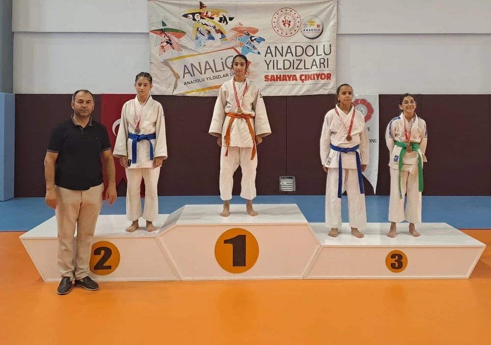 Manisa 45 Spor Kulübü’nden Judoda Büyük Başarı: 6 Madalya ile Döndüler
