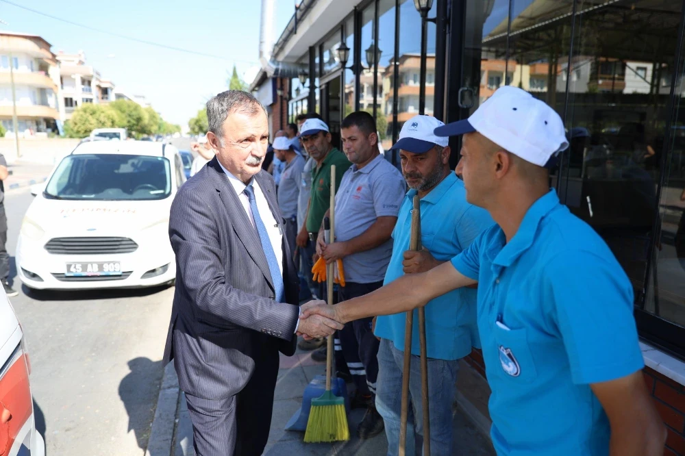 Yunusemre’de Parklar Yenileniyor, Mahalleler Güzelleşiyor