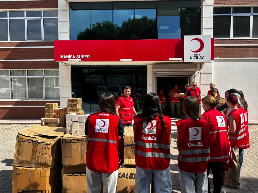 Kızılay’dan Manisa’da Öğrencilere Kırtasiye Desteği