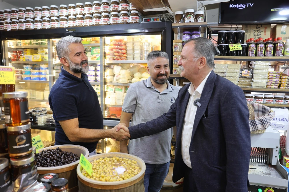 BAŞKAN BALABAN İZMİR CADDESİNDE ESNAFI GEZDİ