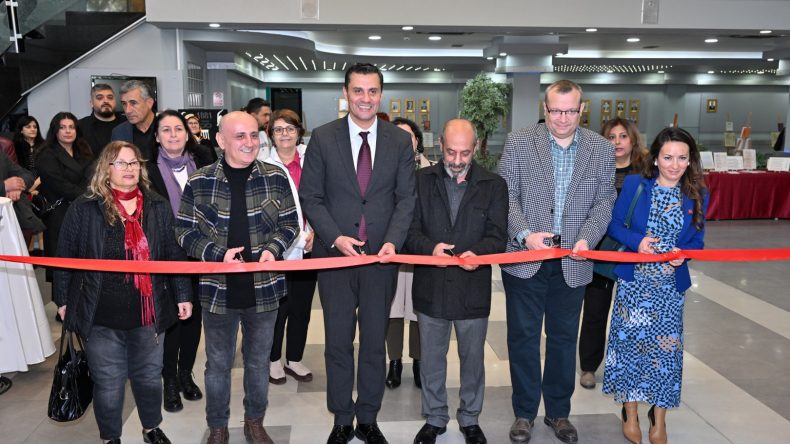 Başkan Zeyrek Kalem, Kağıt, Mürekkep ile Şiir Yolculuğu Sergisini Açtı