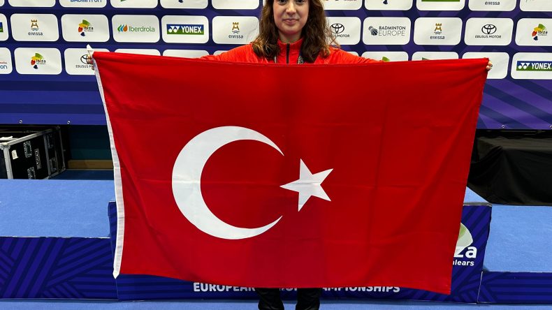 Manisalı Milli Badmintoncu Ravza Bodur Avrupa’da final oynadı