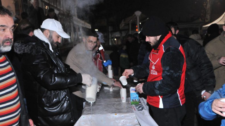 Vakıflar bölge Müdürlüğü’nden Regaip Kandilinde Salep İkrami