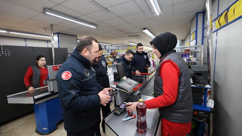 ŞEHZADELER BELEDİYESİ ZABITASI MARKETLERİ MERCEK ALTINA ALDI