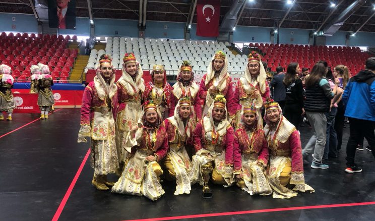 Manisa’da Okullar Arası Halk Oyunları Yarışması Tamamlandı: Şampiyon Belli Oldu