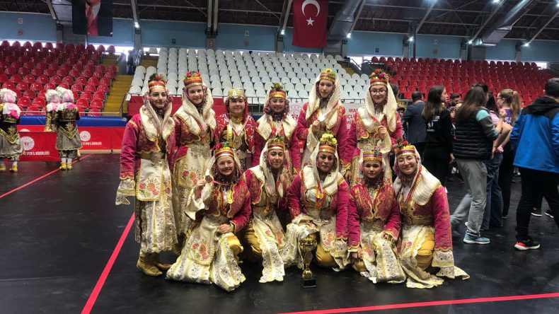 Manisa’da Okullar Arası Halk Oyunları Yarışması Tamamlandı: Şampiyon Belli Oldu